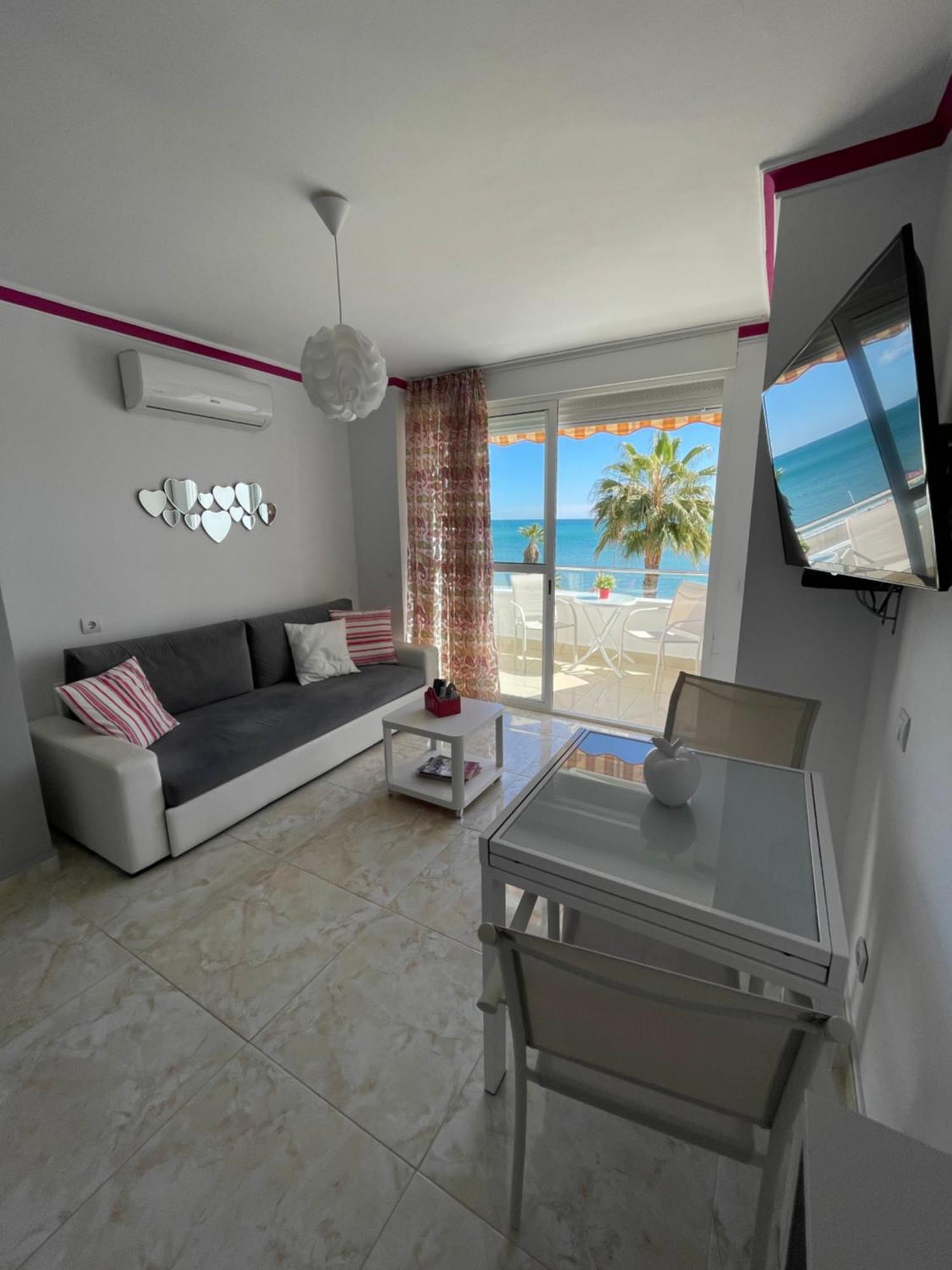 Roca Chica. Studio - First Line Beach Torremolinos Kültér fotó