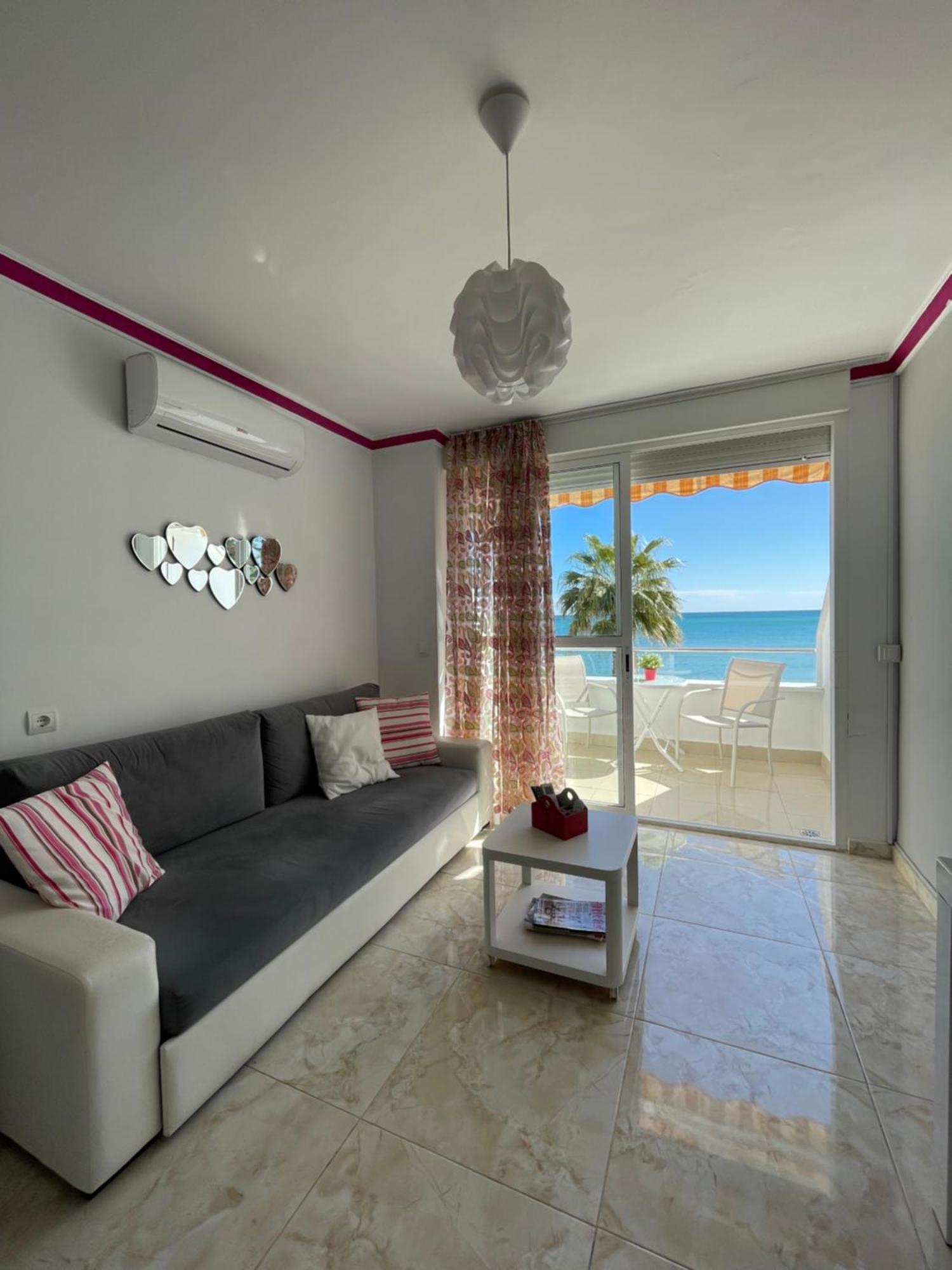 Roca Chica. Studio - First Line Beach Torremolinos Kültér fotó