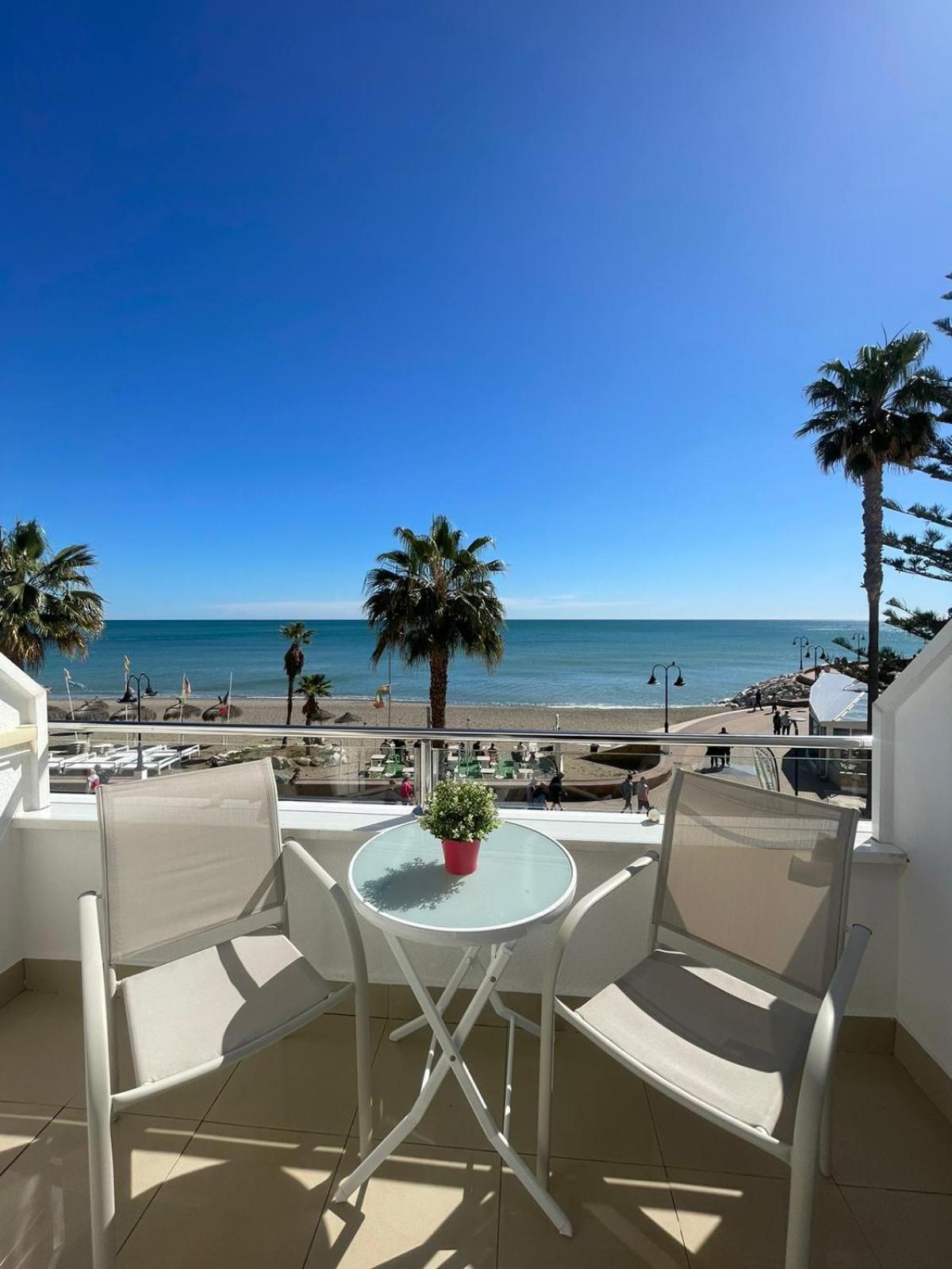 Roca Chica. Studio - First Line Beach Torremolinos Kültér fotó