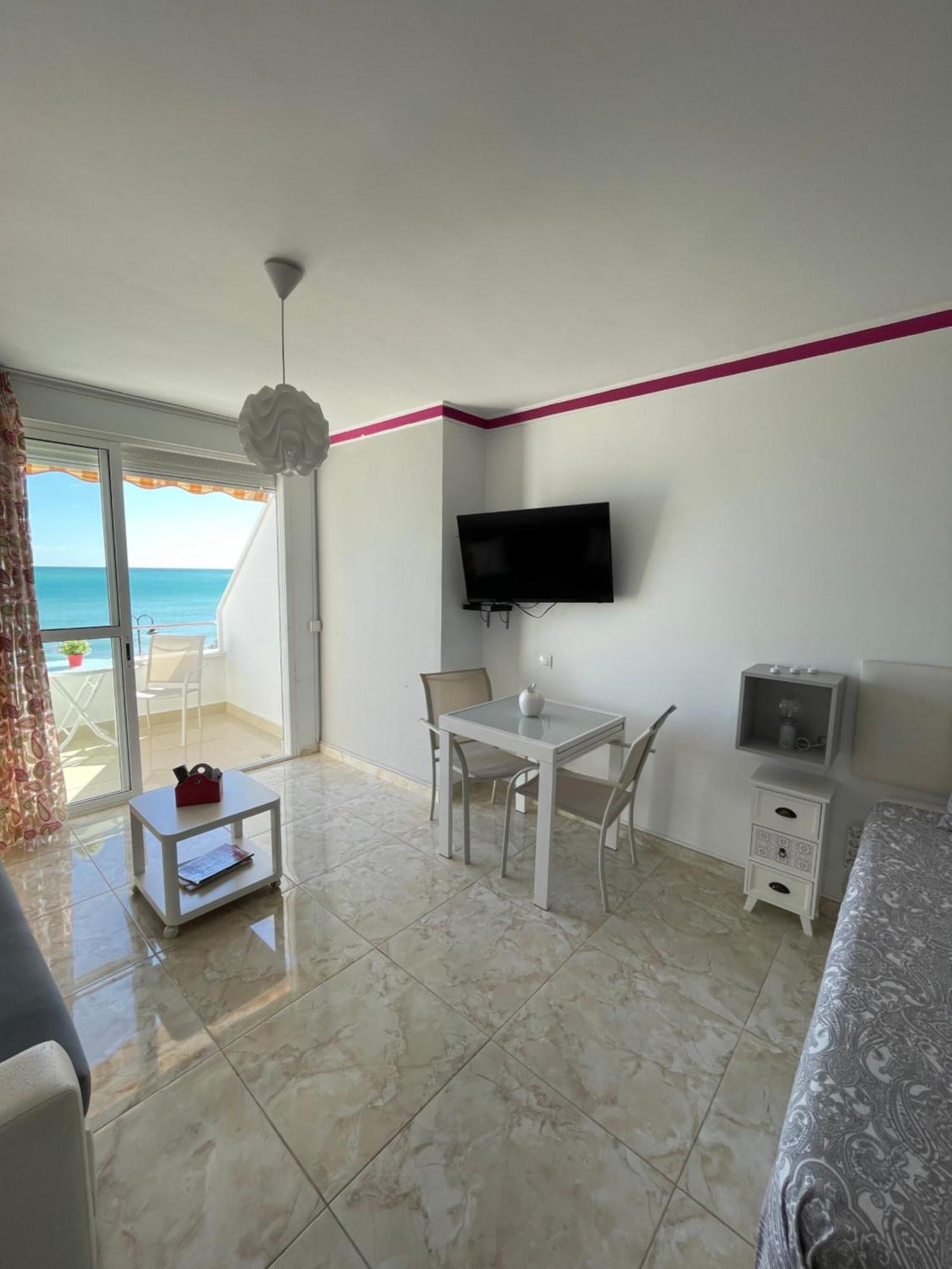 Roca Chica. Studio - First Line Beach Torremolinos Kültér fotó