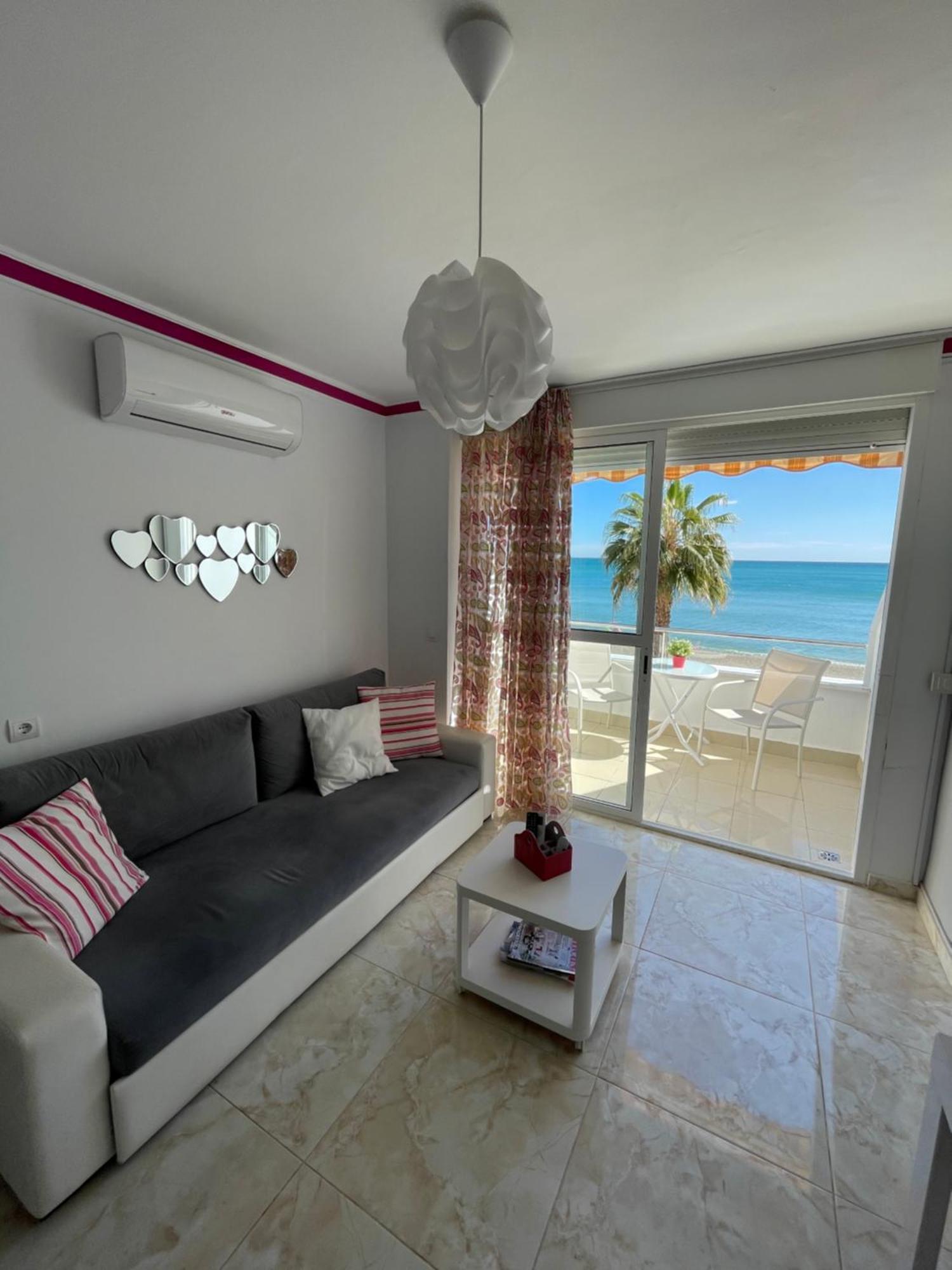 Roca Chica. Studio - First Line Beach Torremolinos Kültér fotó