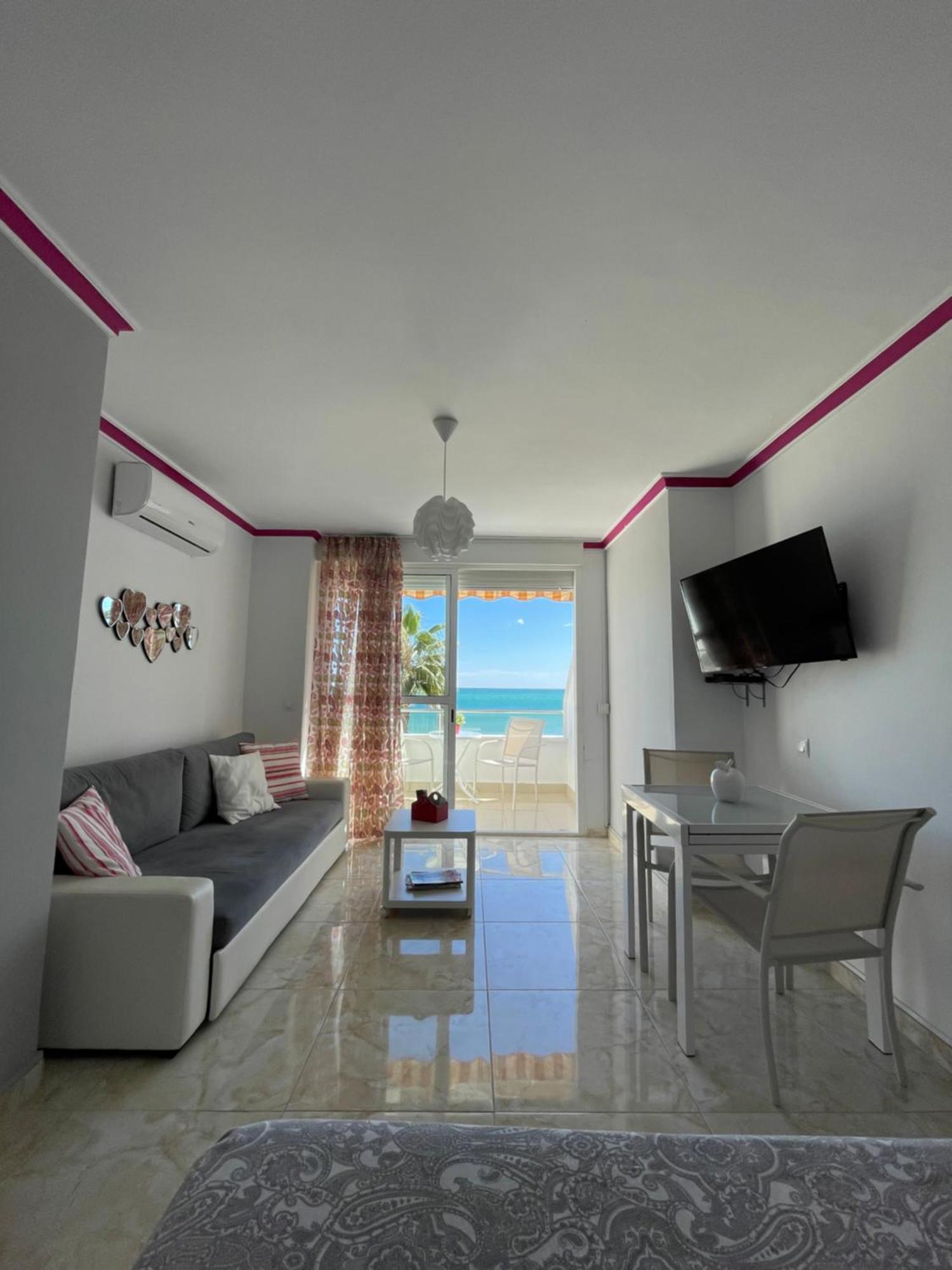 Roca Chica. Studio - First Line Beach Torremolinos Kültér fotó