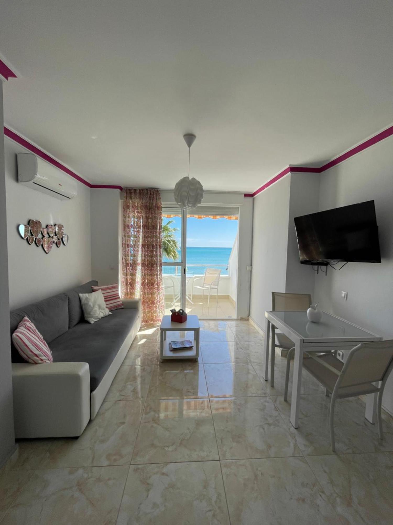 Roca Chica. Studio - First Line Beach Torremolinos Kültér fotó