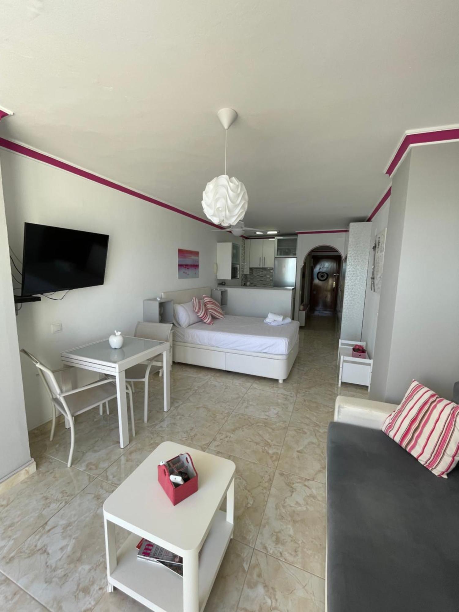 Roca Chica. Studio - First Line Beach Torremolinos Kültér fotó
