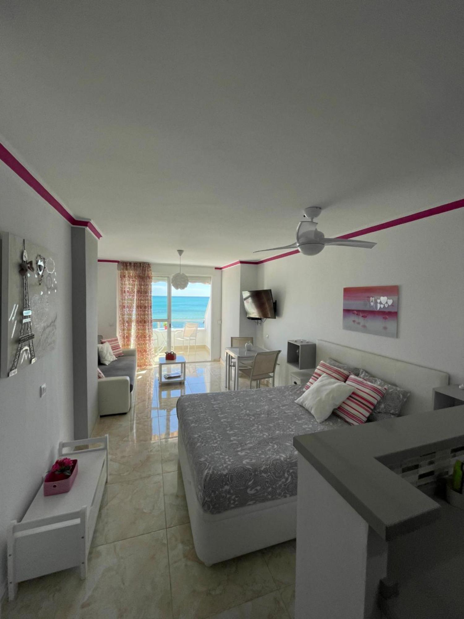 Roca Chica. Studio - First Line Beach Torremolinos Kültér fotó