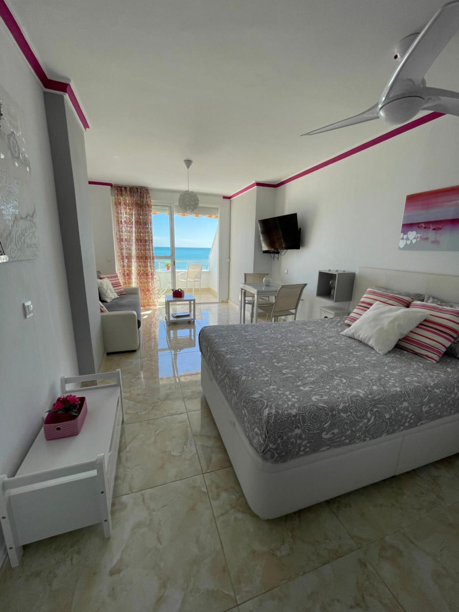 Roca Chica. Studio - First Line Beach Torremolinos Kültér fotó