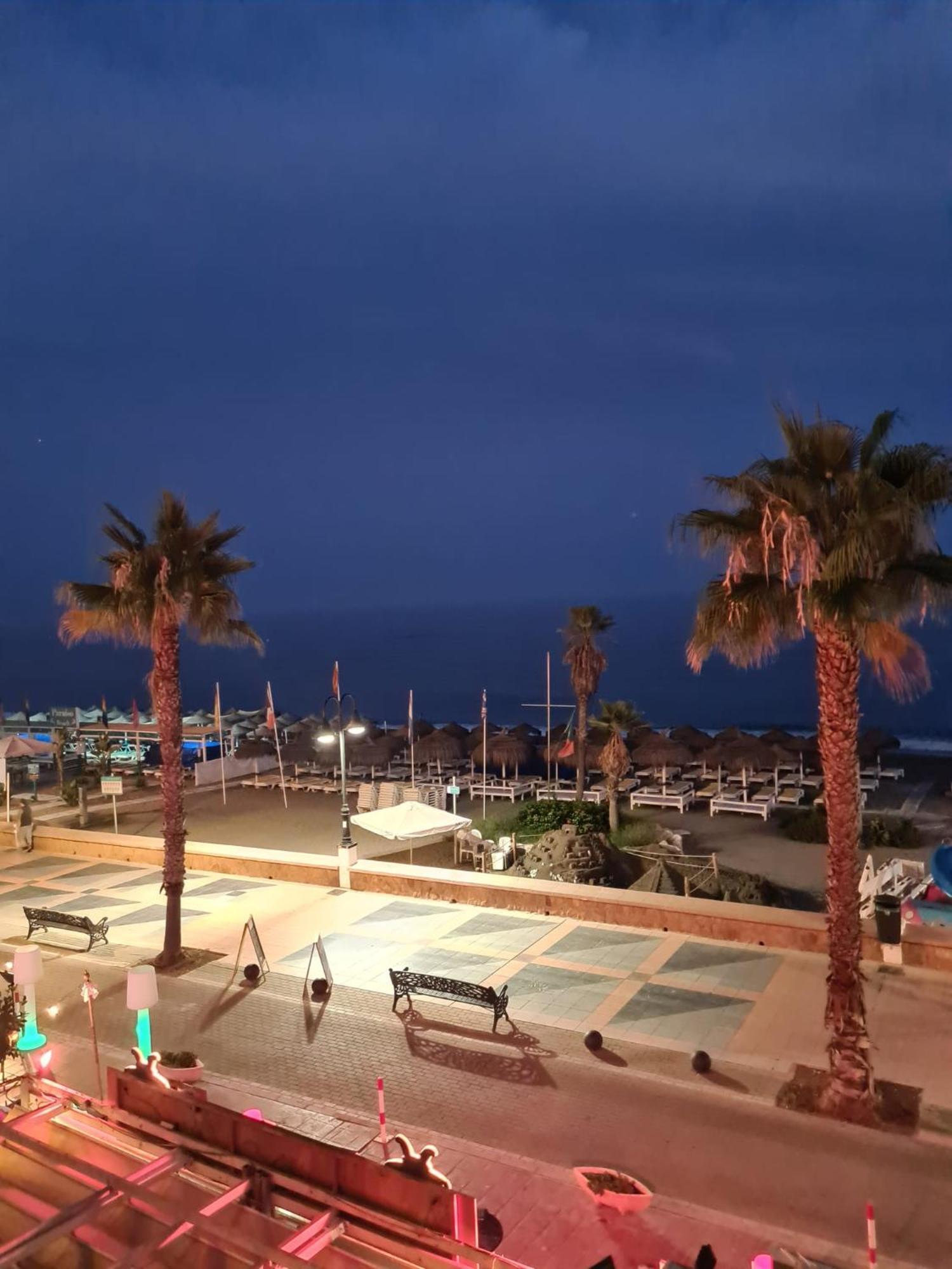 Roca Chica. Studio - First Line Beach Torremolinos Kültér fotó